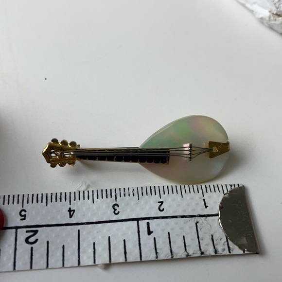 Vintage Mother of Pearl  Mandolin Brooch - Picture 6 of 13